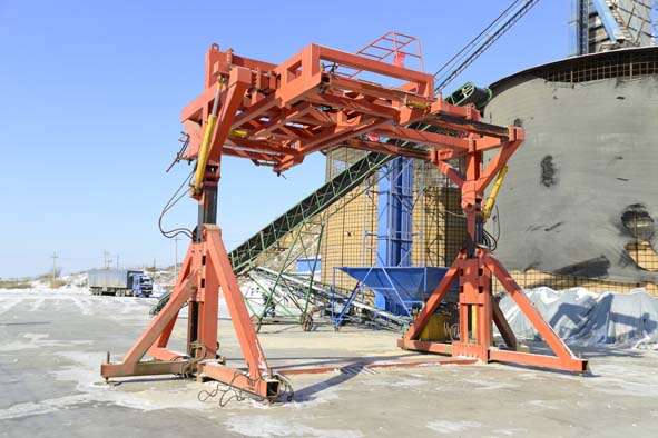 翻轉(zhuǎn)式集裝箱吊具